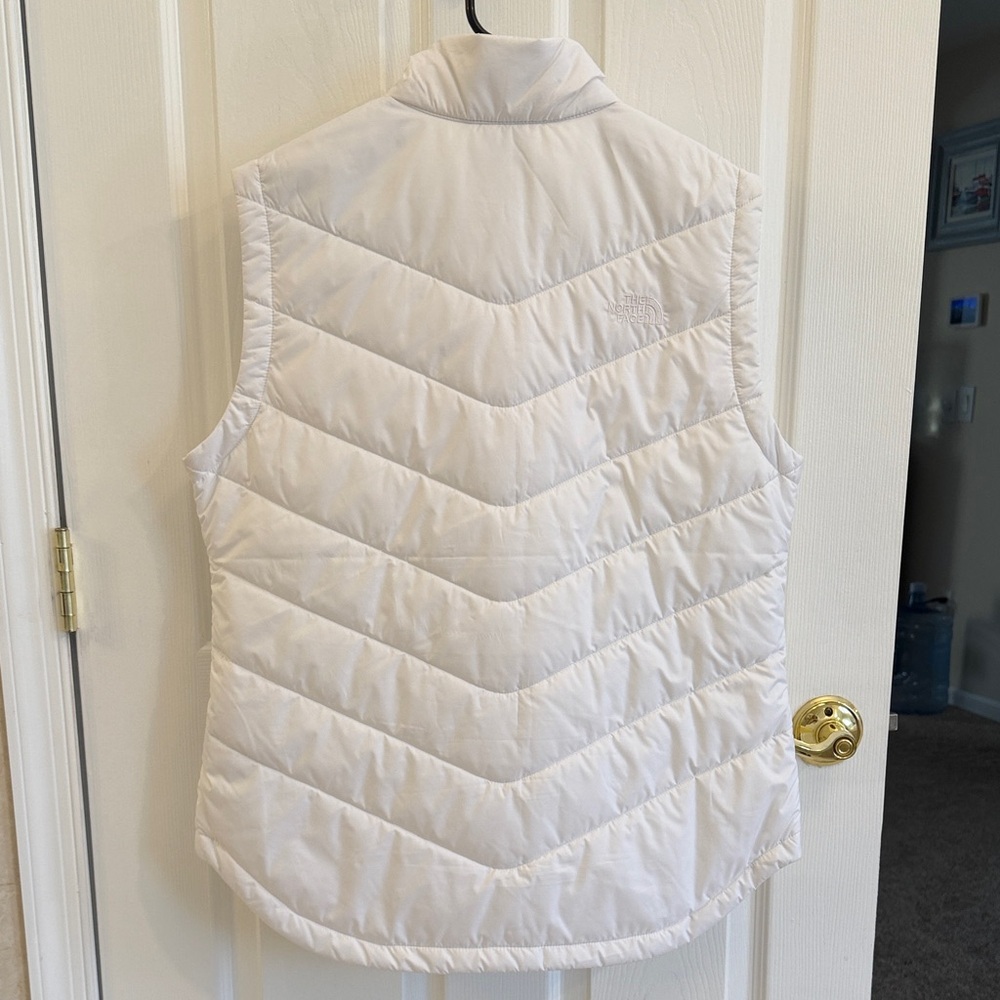 North Face Women's White Quilted Vest - Picture 3 of 3